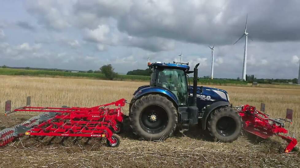 Zes meter breed koolzaad stoppelbewerking  met Güttler-machines