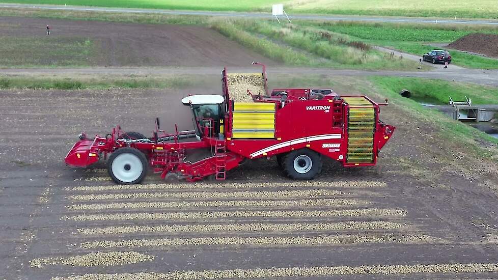 UIEN OPRAPEN MET EEN GRIMME VARITRON 470 CASE IH