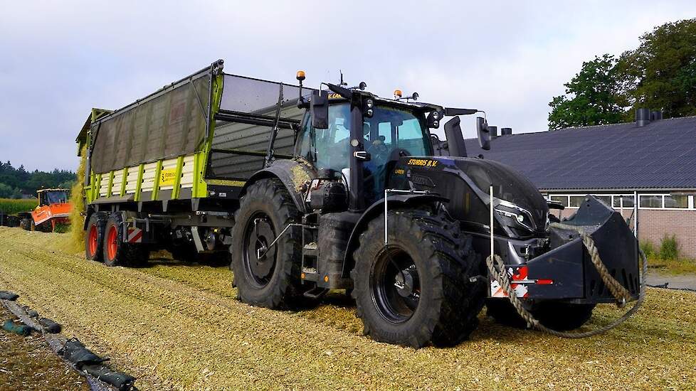 Mais 2025 | Claas | Valtra Q285 | Volvo L70H | Sturris Laren | Maishakselen | Kuilwerk | Mais silage