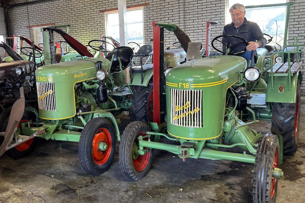 Dick maakt aanstalten om met een van zijn Fendts, in dit geval een F18G uit 1951, een eindje te gaan rijden.