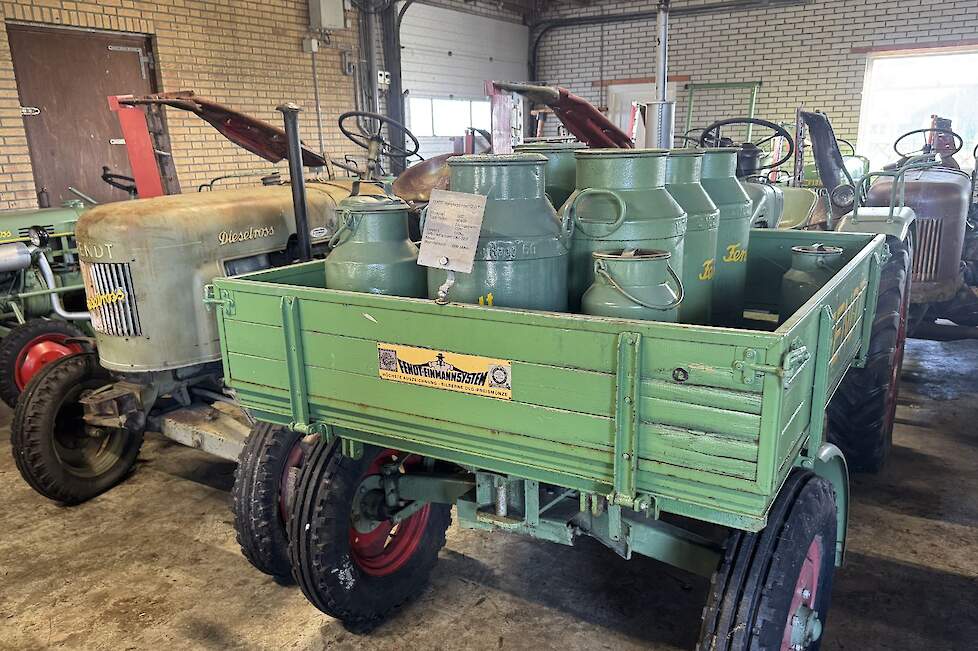 Een werktuigendrager was eigenlijk een zelfrijdende kar waar ook werktuigen aangekoppeld konden worden.