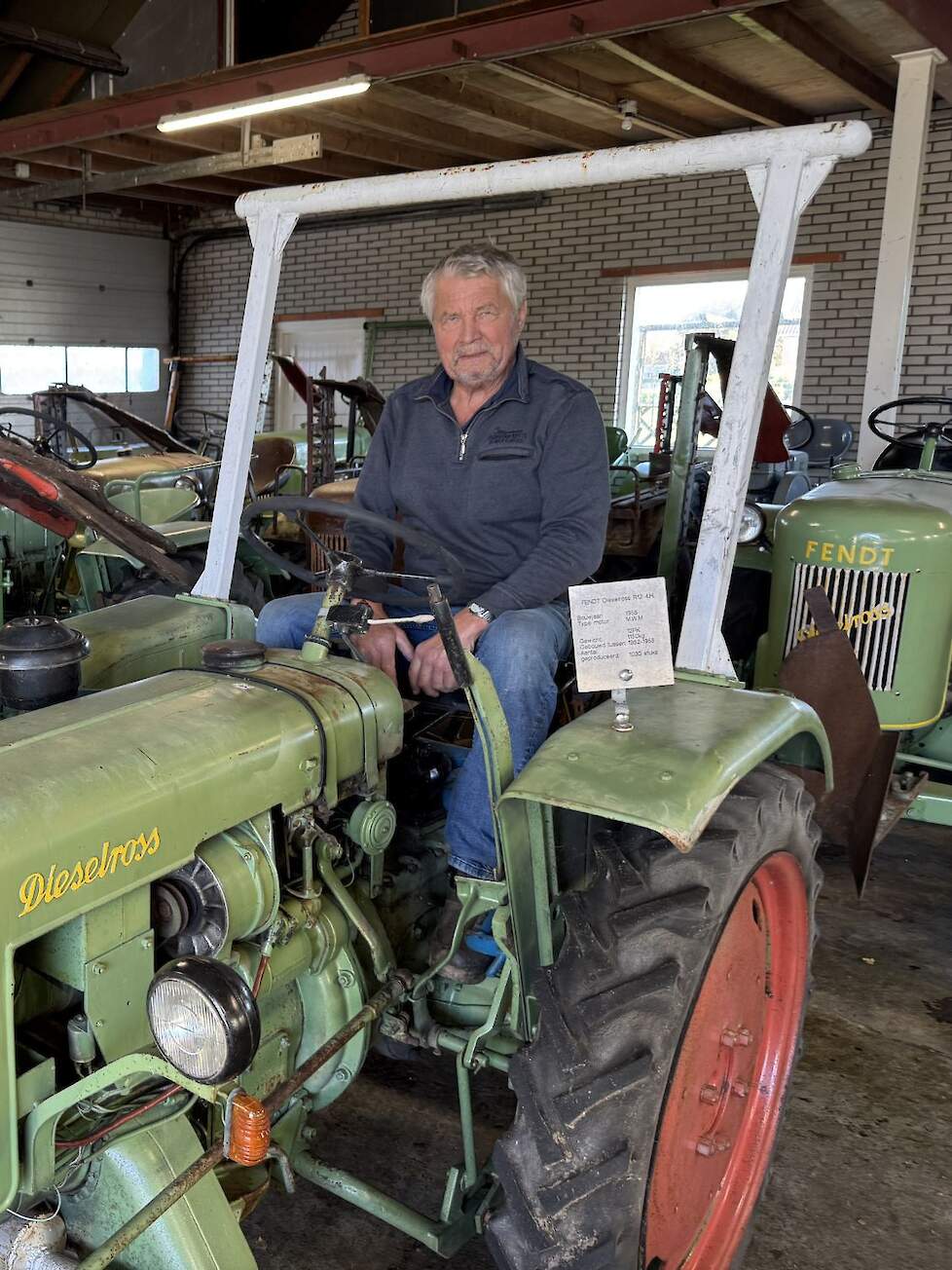 Dick van den Berg verzamelt  Fendts maar dan uitsluitend van het type Dieselross. Hij heeft er in totaal 24.