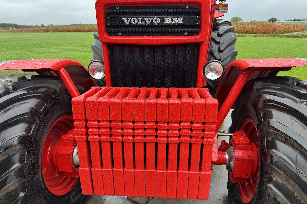 De toch al imposante neus van de 814 ziet er met frontgewichten nog indrukwekkender uit.