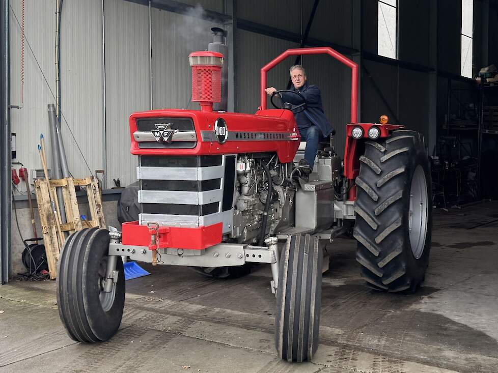 Een andere liefhebberij van Frank is deze Massey-Ferguson 1100. Het is onmiskenbaar een Amerikaanse trekker.