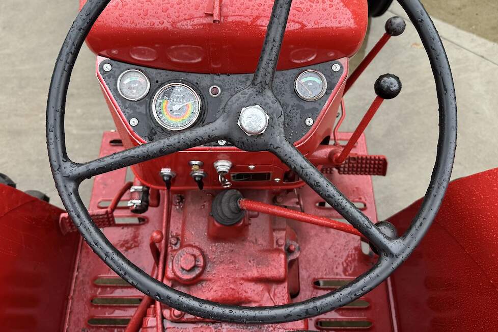 Het dashboard van de Bolinder Munktell 350.