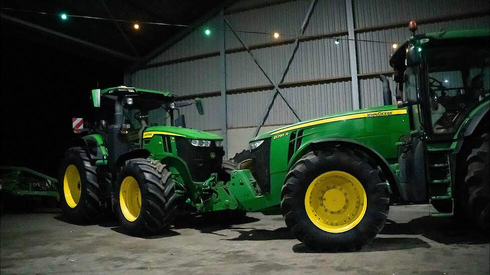 Kerstborrel tussen de John Deeres