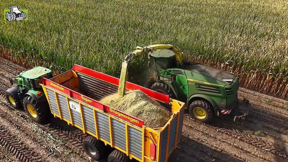 Throwback: oogstwerkzaamheden met trekkers en machines