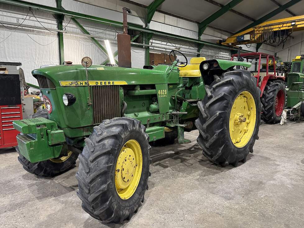 De 4020 met vierwielaandrijving is Peters laatste aanwinst. De trekker is van het bouwjaar 1972.