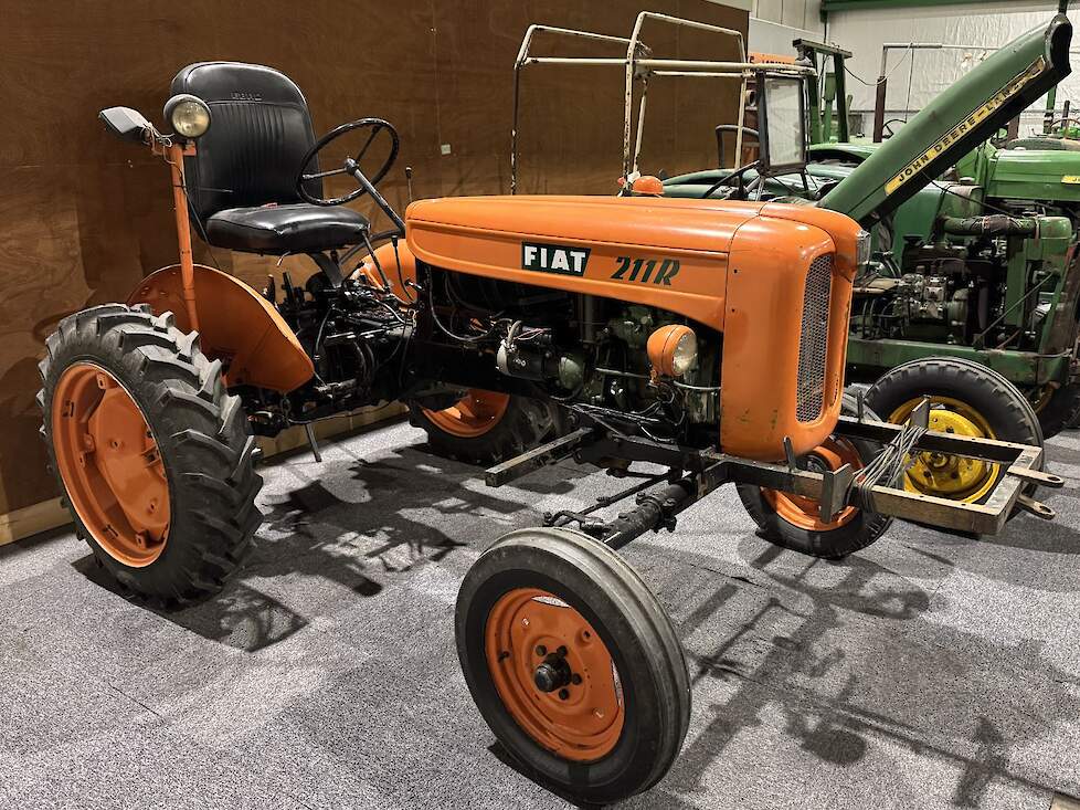 Deze kleine Fiat is in 1963 nieuw gekocht als verplegingstrekker door de vader van Peter.