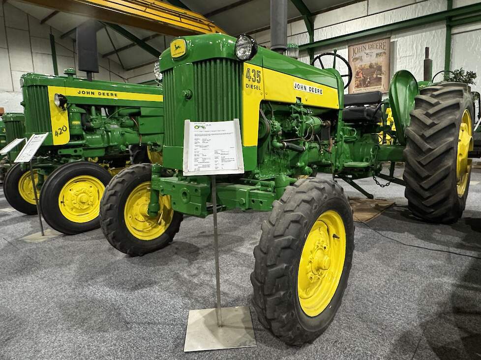 De 435 uit 1960 is een in Argentini&euml; gebouwde John Deere met een 2-cilinder 2-takt dieselmotor van General Motors.