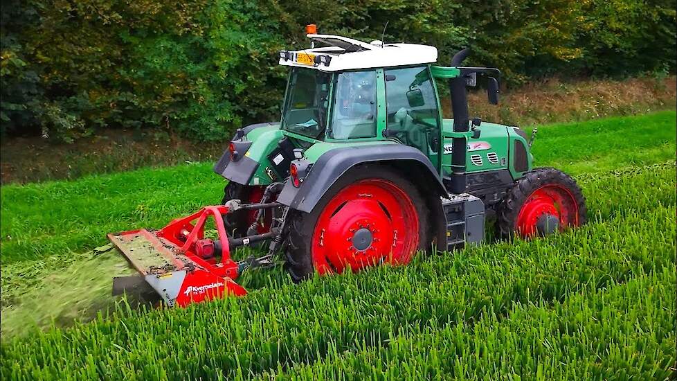 Gladiolen klepelen met Kverneland en Fendt 718