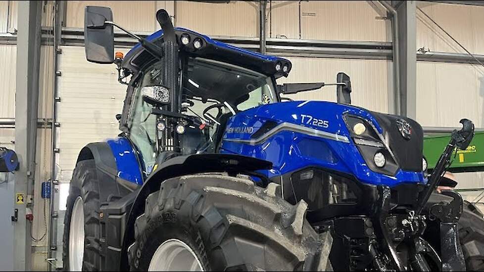 New Holland T7.225 SWB straalt op show van Kort in Erica