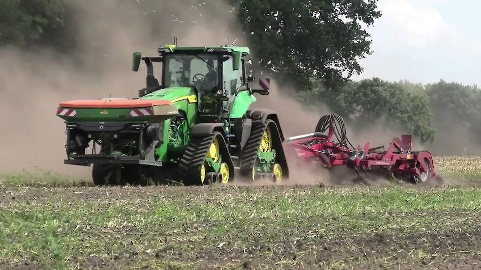 GROENBEMESTER ZAAIEN MET EEN JOHN DEERE 8 RX 370 HORSCH TIGER 4 AS AMAZONE FTENDER 1600