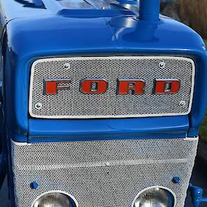 De karakteristieke neus van de Ford 3000 van Vincent Beukeboom