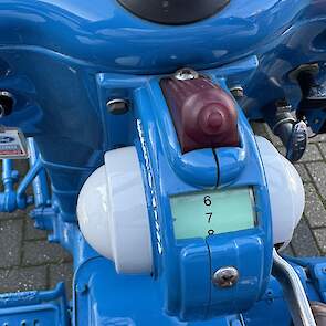 De Select-O-Speed transmissie had tien versnellingen vooruit en twee achteruit. De versnellingen waren in vier groepen verdeeld die elk met een eigen kleur in een display werden aangegeven.