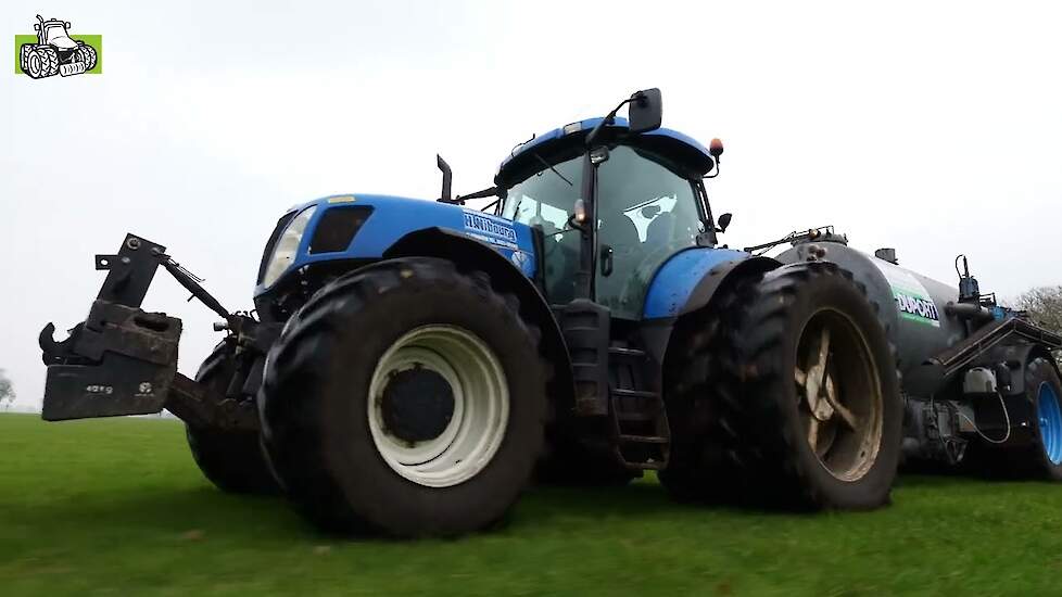 New Holland T7050 met Duport loonbedrijf Nibourg Slagharen