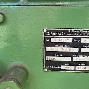 Het typeplaatje van de Fendt GT. Het bouwjaar is niet meer afleesbaar, maar dat moet 1963.