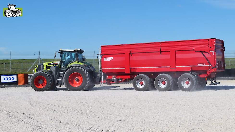 Nieuwste Claas-trekkers op het circuit van Le Mans testen