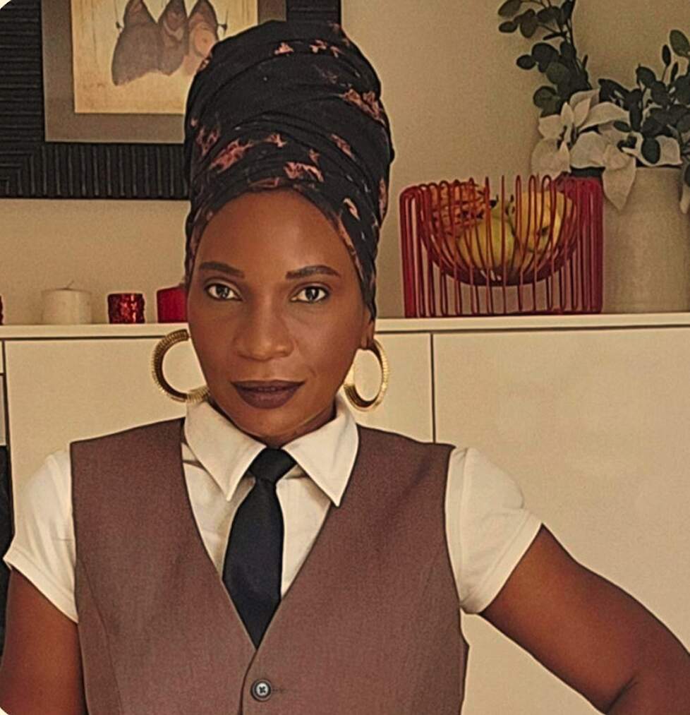 Th&eacute;r&egrave;se Kahilu &ndash; De kalmte in de chaos  Accoun ng is snel veranderend, complex en vaak onvoorspelbaar. Th&eacute;r&egrave;se benadert het  met kalme vastberadenheid en een oplossingsgerichte mentaliteit.  &ldquo;Denk al jd dat er voor elke situa e een oplossing is &ndash; en dat i