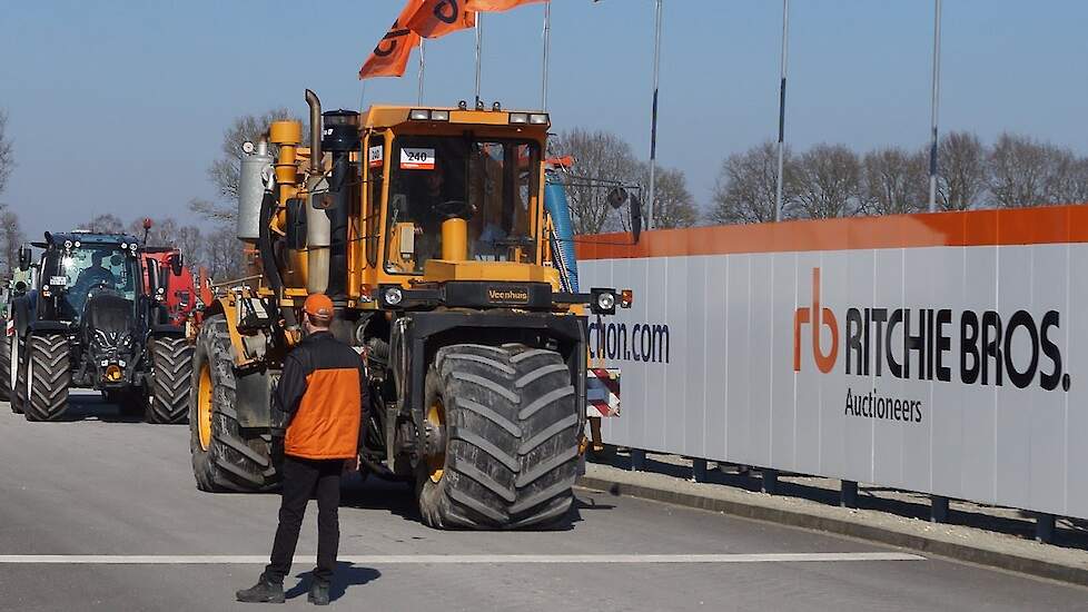 Bijzondere machines en materiaal onder de hamer bij Ritchie Bros Meppen Dld Trekkerweb