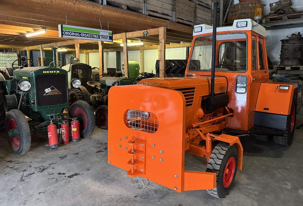 Dit is voor zover Herman bekend het enige overgebleven exemplaar van een serie Deutz D9006 vliegtuigslepers. De trekker is van 1971.