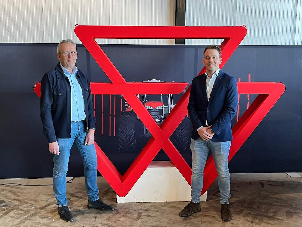 Dylan van Deuveren (R) volgt Ronald van Hattem (l) op als eindverantwoordelijke voor Massey Ferguson