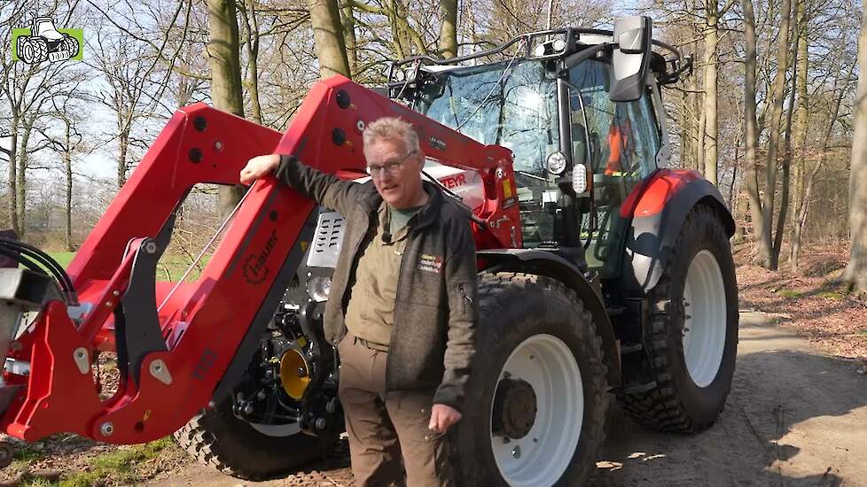 Nieuwe Steyr bosbouwtrekker op landgoed Kieftskamp voor zien van Hauer voorlader van De Factory