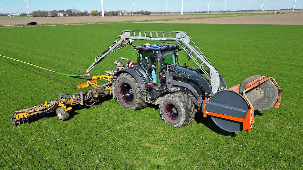 Injecting Slurry | Claas + Tjalma + VDB Slurry Swivel | B. Hut | 2026