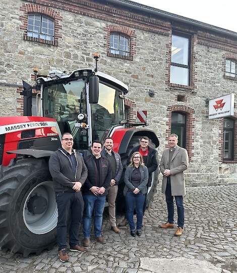 Van links naar rechts: 1. Benjamin Zuck- General Manager Mechan Deutschland GmbH 2. S&ouml;ren Paduch- Manager Retail Sales & Dealer Management North Germany Massey Ferguson 3. Clemens Minnich- Area Sales Manager Massey Ferguson 4. Sandra K&ouml;nig - New appointed
