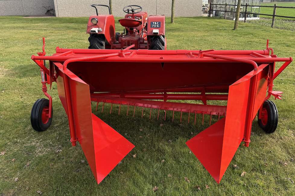 Door het monteren van twee zwadborden kon de trommelschudder ook gebruikt worden om te wiersen. In de praktijk ging dat echter beter met een Vicon harkkeerder.