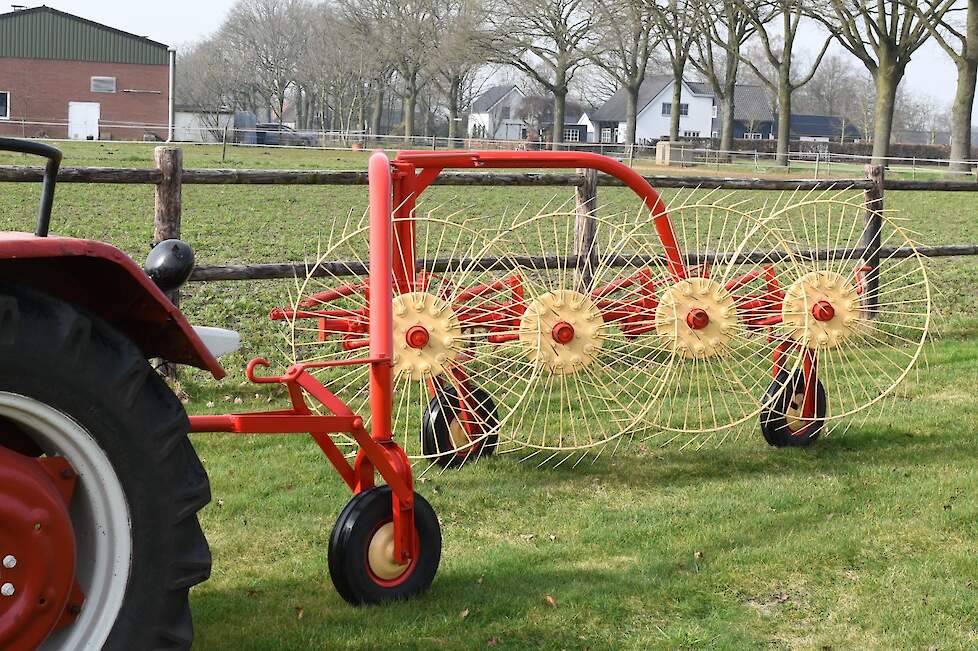 Vicon heeft in de loop der jaren vele modellen harkkeerders gemaakt, waaronder deze getrokken vierbladige.