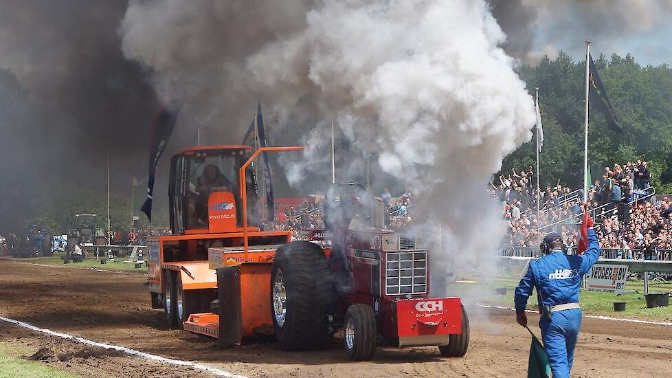 Diesel geweld en rook in Eext bij tractorpulling 2016 Prostocks Trekkerweb