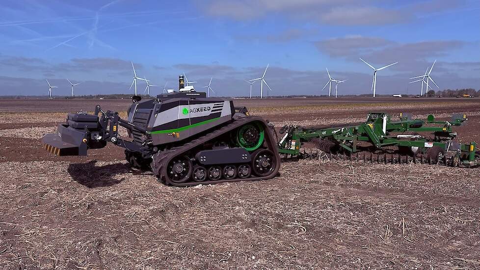 High-tech farming: AgXeed robottrekker trekt Kelly 1605 kettingeg