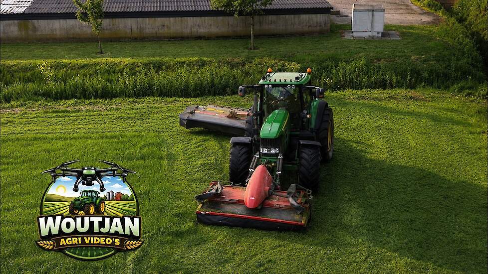 Grasmaaien met een John Deere 7530 premium #djimini3 #johndeere #grasmaaien #agriculture #trekkers