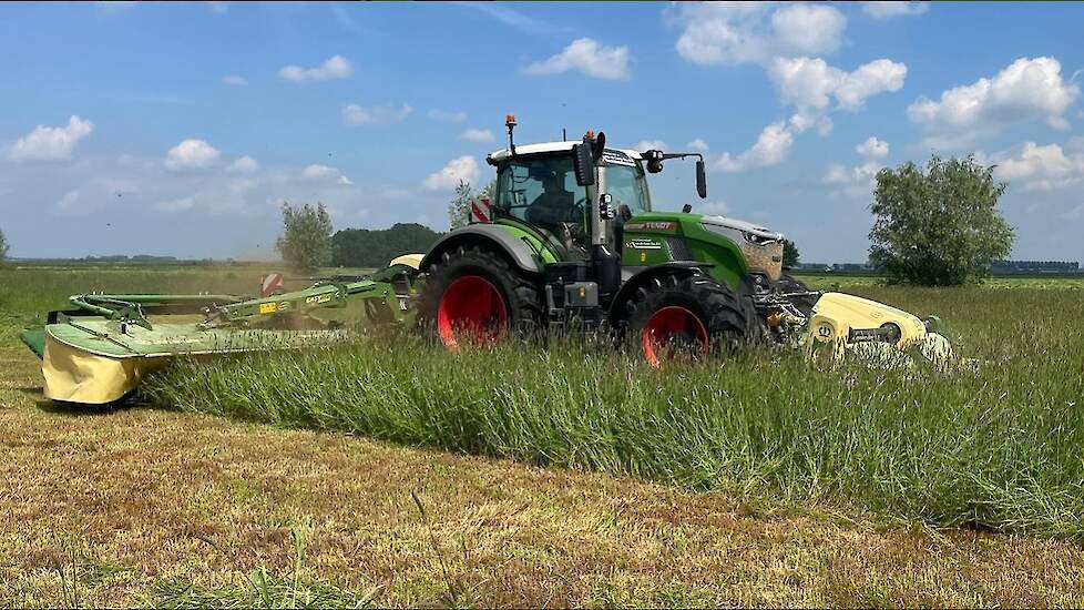Loonbedrijf vd Camp in Oss met nieuwe Krone EC B 1050 CV Collect-triplemaaier