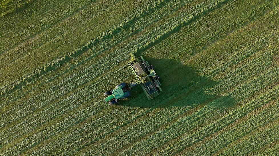 Krone Swativo T 1040 Pro_4 Met behulp van de telescopische units kan het oogstgoed naar behoefte in verschillende zwadposities worden afgelegd – als midden-, zij-, enkel- of dubbelzwad.