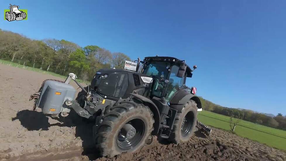 Claas Axion 830 black Edition met Amazone vijfschaar wentelploeg